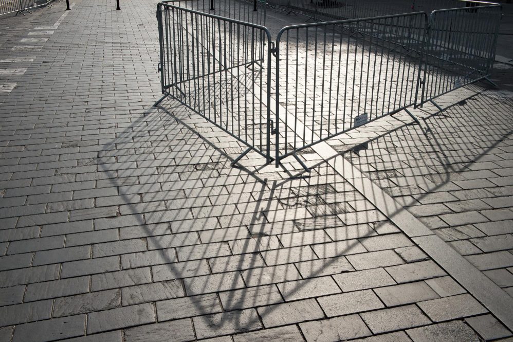 Block paving with a metal barrier